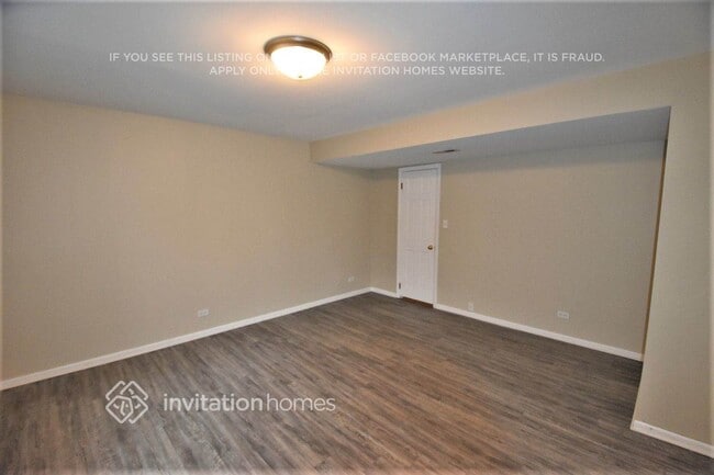 Building Photo - 337 E Fullerton Ave