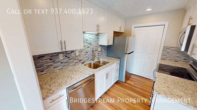 Foto del edificio - Beautiful ground level 2 bedroom, 2 full b...
