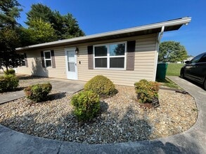 Building Photo - 115 Stone Tree Dr