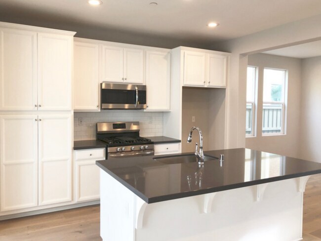 Building Photo - 4 br, 3.5 bath House - 3213 Forney Way