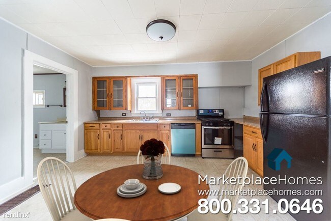 Building Photo - 3 br, 1 bath House - 109 Station St