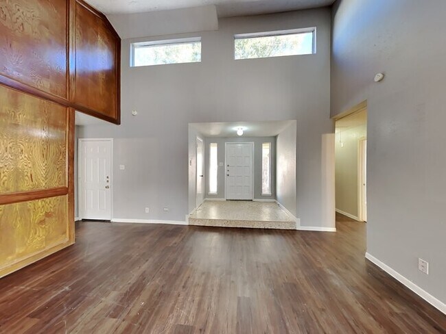 Building Photo - Welcome Home!!