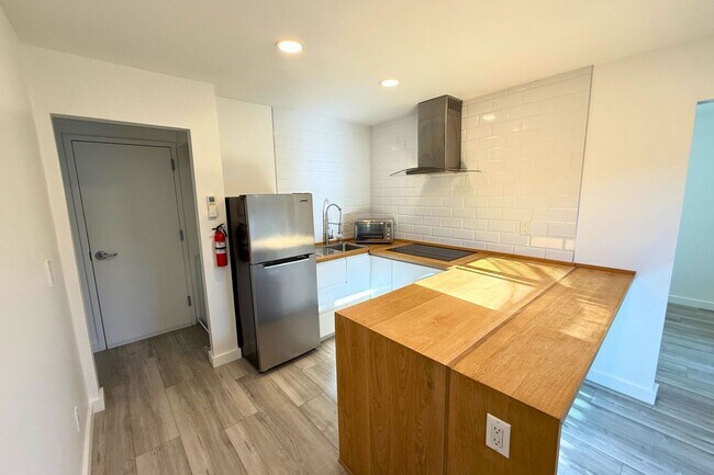 Building Photo - Pequito DUPLEX