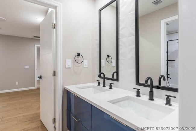 Building Photo - 6876 Palmar Ct