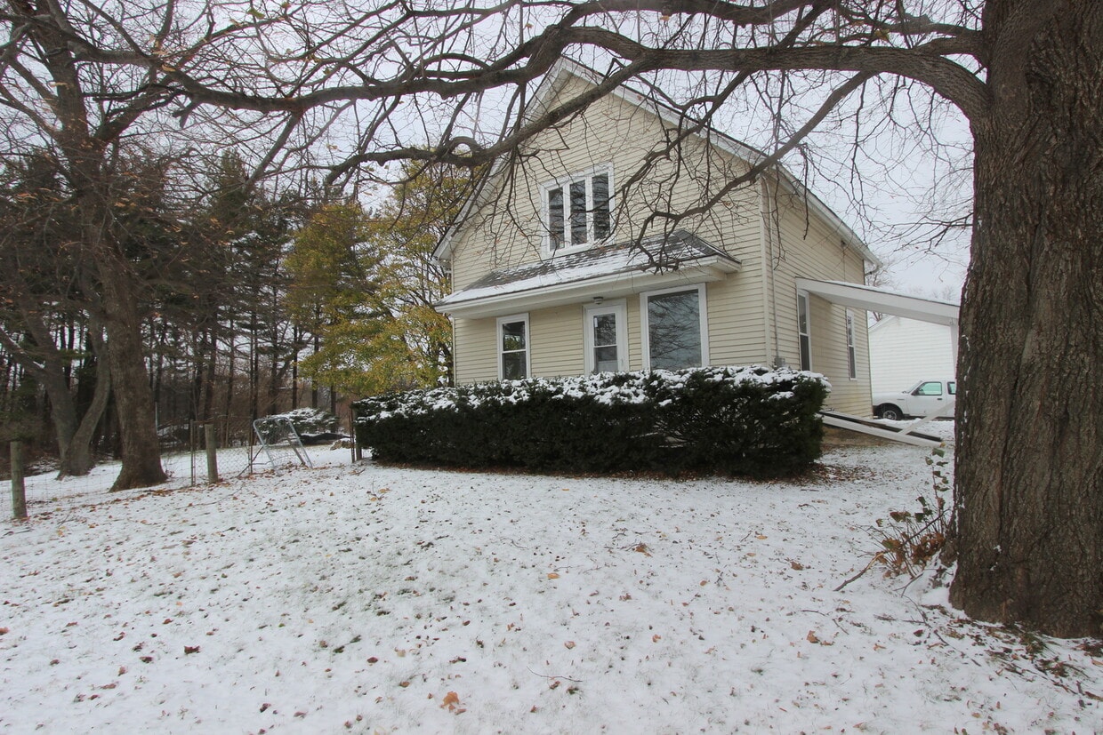 13420 Davis Rd, Woodstock, IL 60098 House Rental in Woodstock, IL