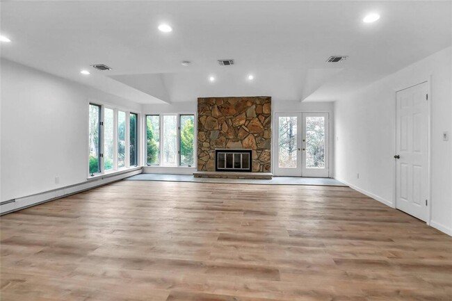 Building Photo - 11 Overlook Way