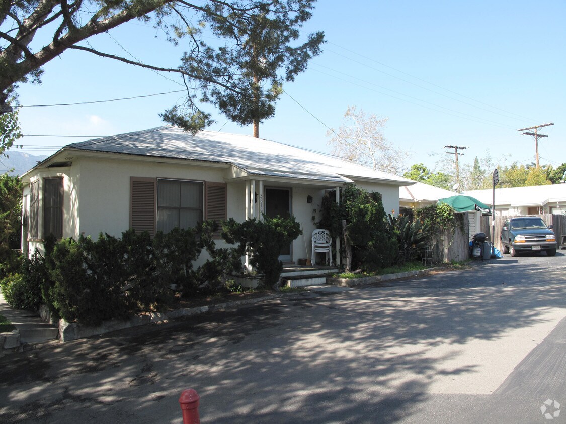 Primary Photo - 3815 Orangedale Ave