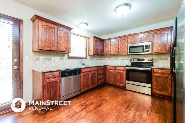 Foto del edificio - 16101 Slater Ave