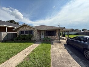 Building Photo - 324 Chinchilla Dr