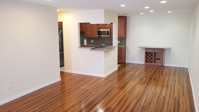 living room - 1112 Castilian Ct