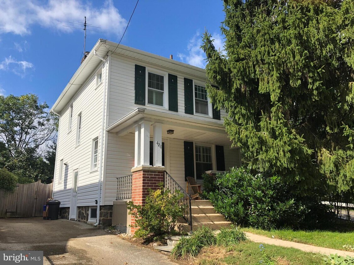 Foto del edificio - 428 W Beechtree Ln