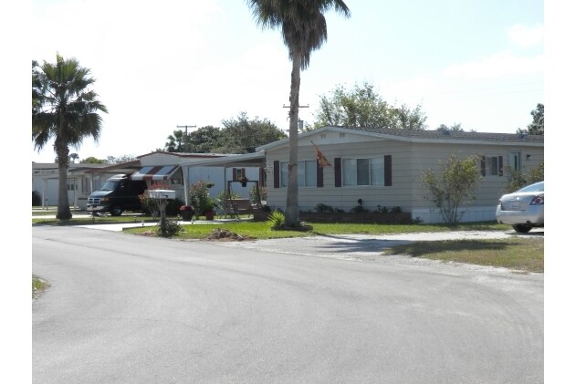 Foto del edificio - College Park Moble Home Park