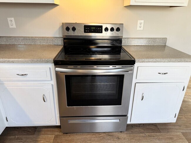 Foto del edificio - Nicely Updated Home MOVE IN READY!