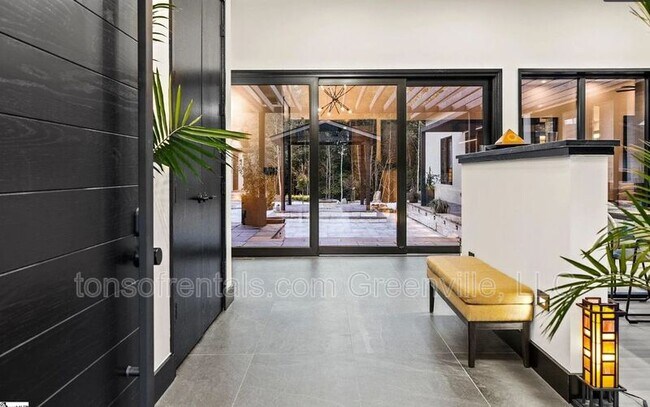 Foto del edificio - 128 Sanctuary Ln