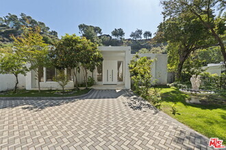 Building Photo - 1860 Loma Vista Dr