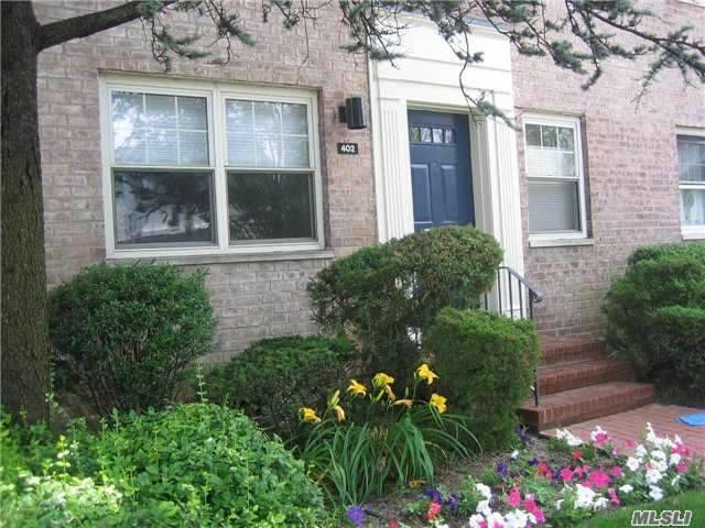 Foto del edificio - 402 Merrick Rd