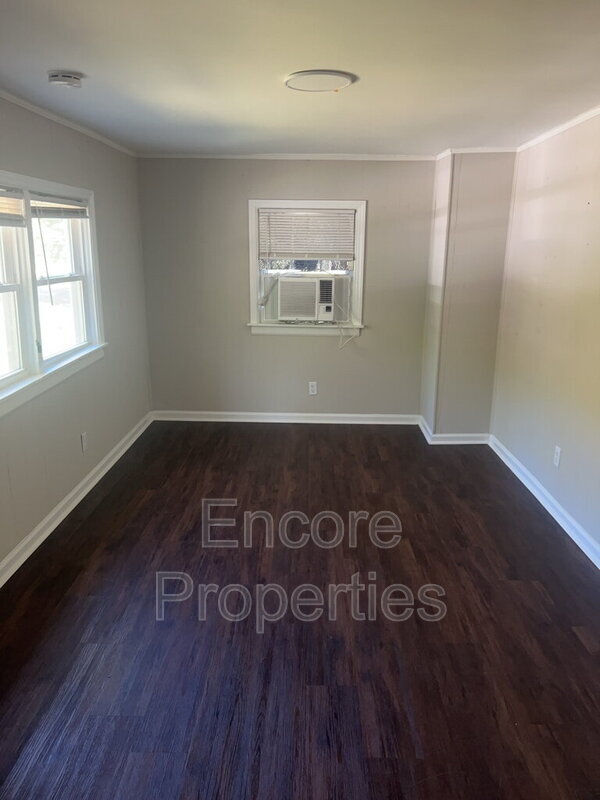 Foto del edificio - 535 Harper Rd