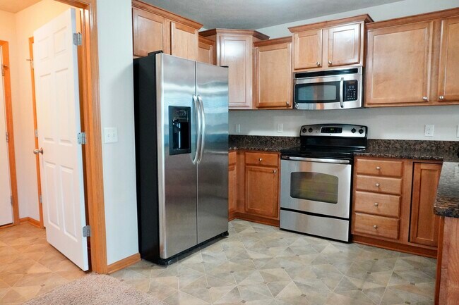 Building Photo - 8941 Broken Spoke Dr