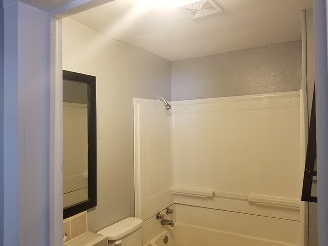Building Photo - 2319 Banita St