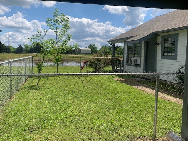 Small fenced area - 9005 Johnson Rd