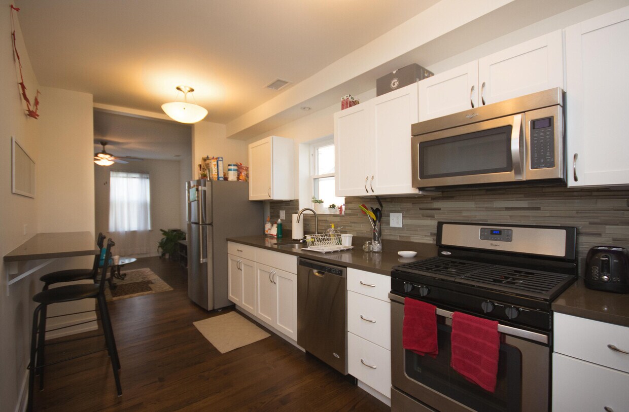 Foto principal - 2253 N Janssen Ave