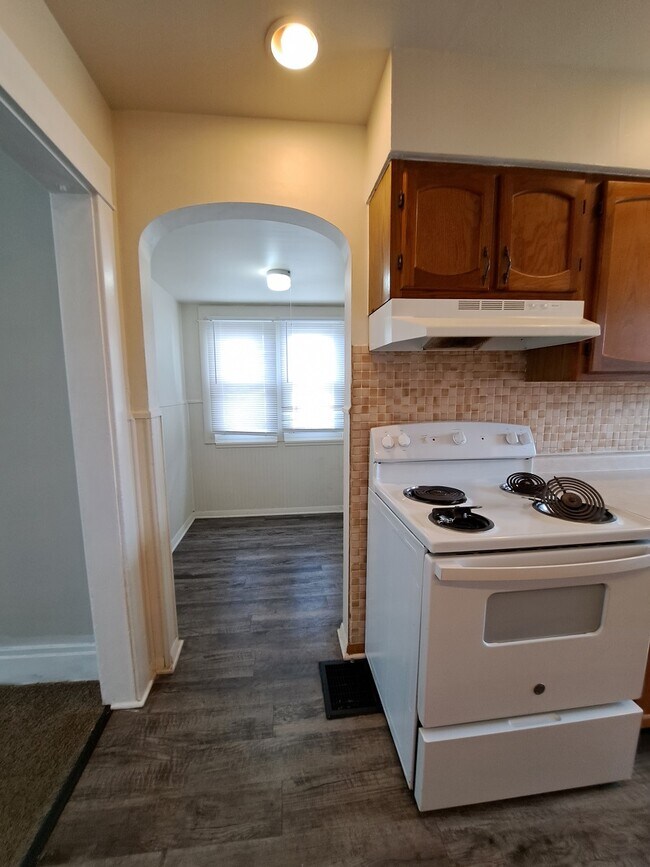 Building Photo - 43 E Shadyside Dr