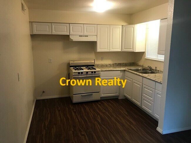 Building Photo - 1 br apartment, Tulare near downtown