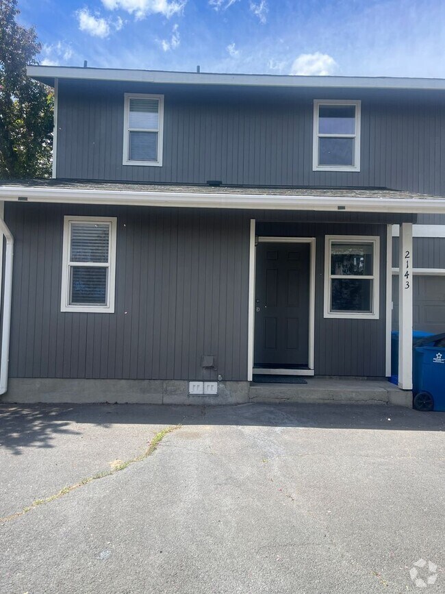 Building Photo - 2141 SW Quartz Ave