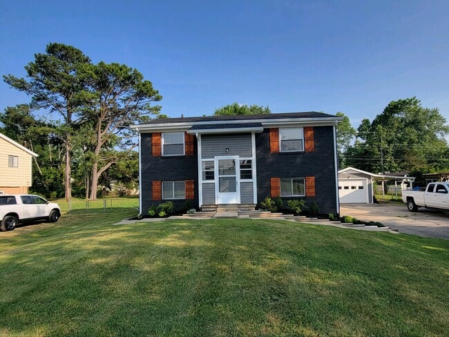 Building Photo - 124 Airport Rd