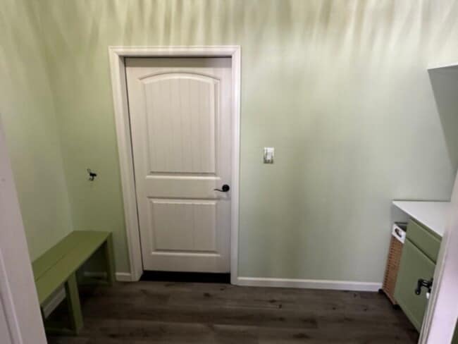 Building Photo - CUTE 3 BED, 2 BATH HOUSE Spacious inside a...