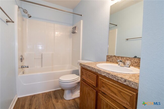 Foto del edificio - 4107 Primrose Dr