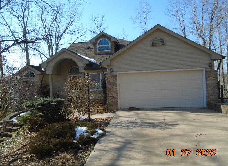 108 Jenny Lind Dr, Hendersonville, NC 28791 Room for Rent in