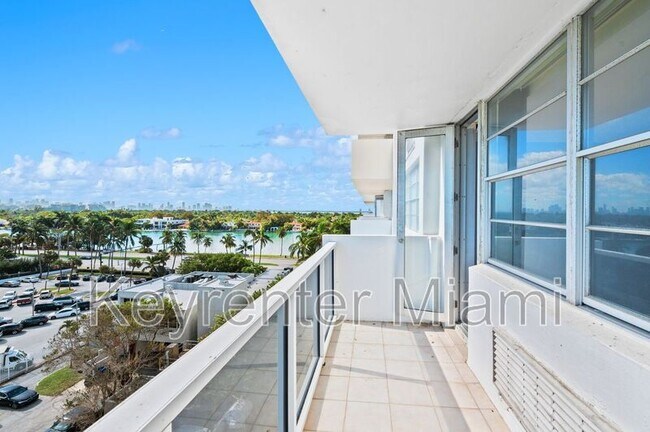 Foto del edificio - 5313 Collins Ave