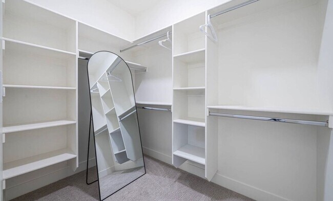 Foto del edificio - Charming Townhomes with private rooms