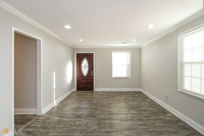 Foto del edificio - 728 Casplan St SW