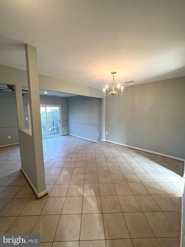 Building Photo - 9145 Kershaw Ct