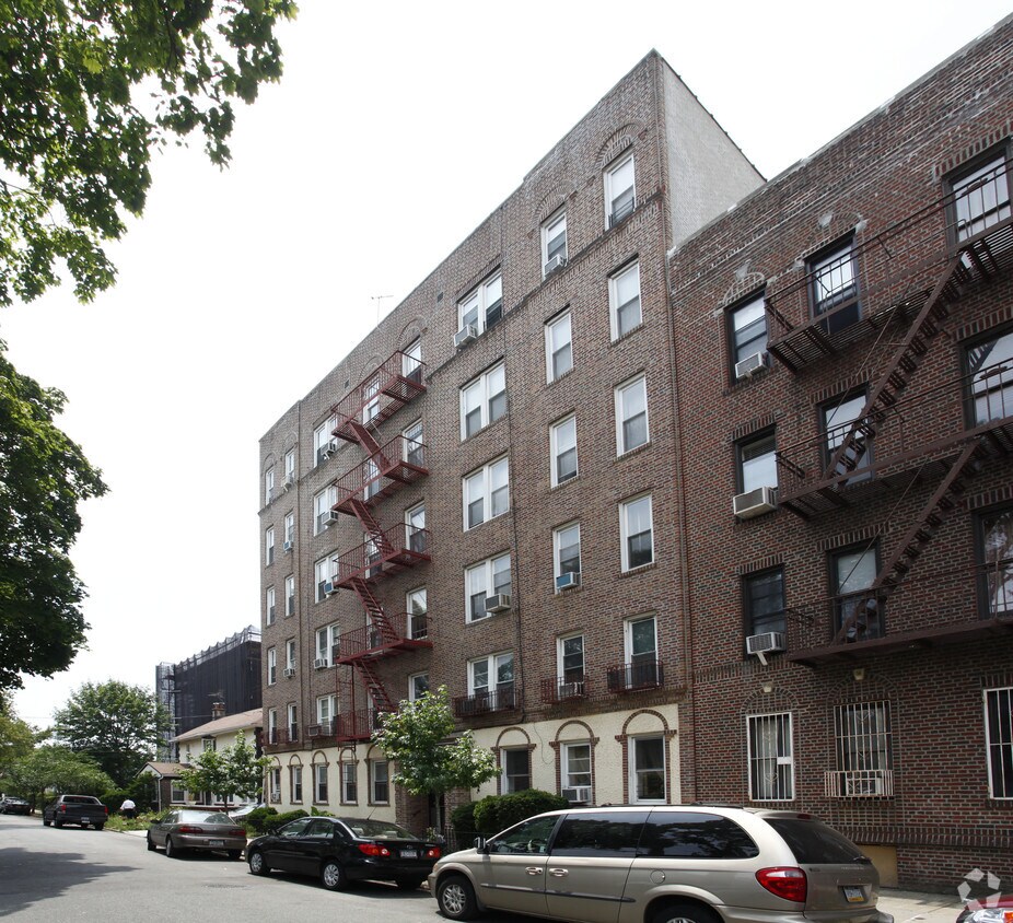Building Photo - 1836 E 18th St