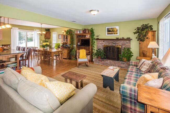 Foto del edificio - 16 Beechwood Dr