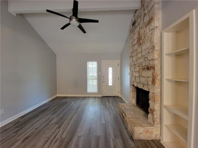 Building Photo - 2903 Catalina Dr