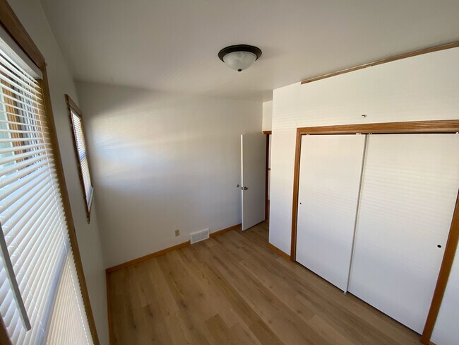 Dormitorio 2 - 3633 E Carpenter Ave