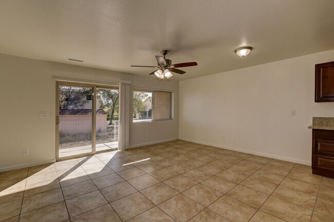 Foto del edificio - 3013 N Corrine Dr