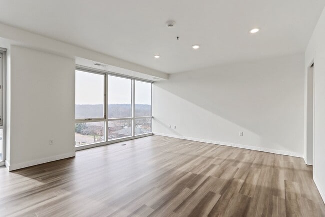 Building Photo - $1,950 | 1 Bedroom, 2 Bathroom Condo | Pet Friendly* | Available for Immediate move-in!