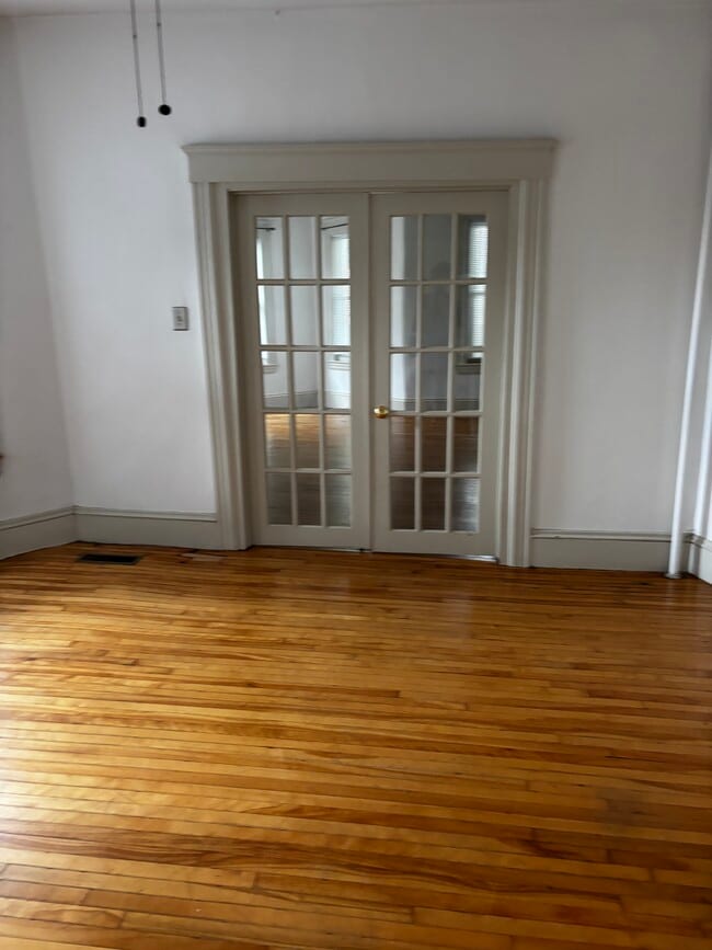 Building Photo - 46 Channing St