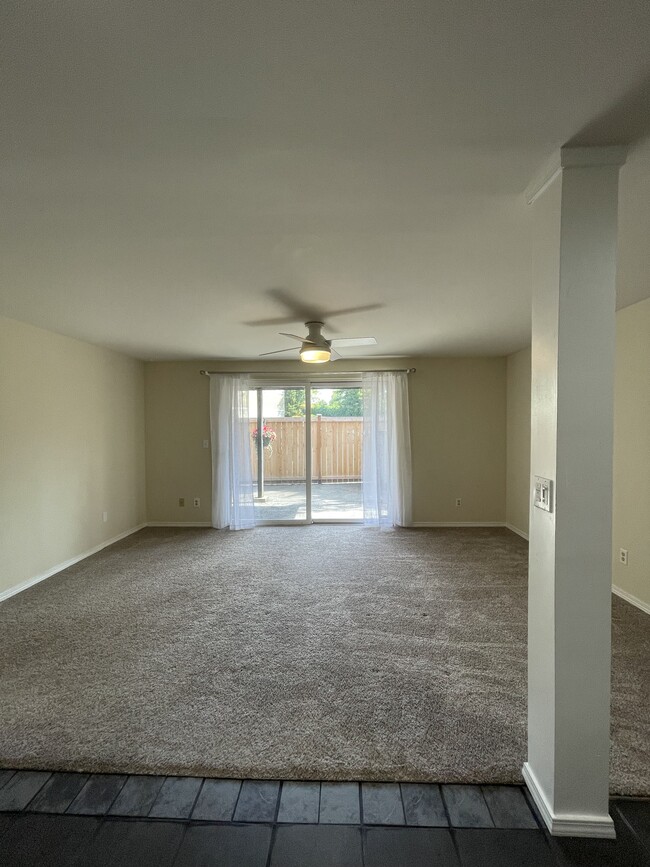 Foto del edificio - 10733 Burke Ave N