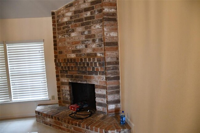 Foto del edificio - 5511 Lynngate Dr