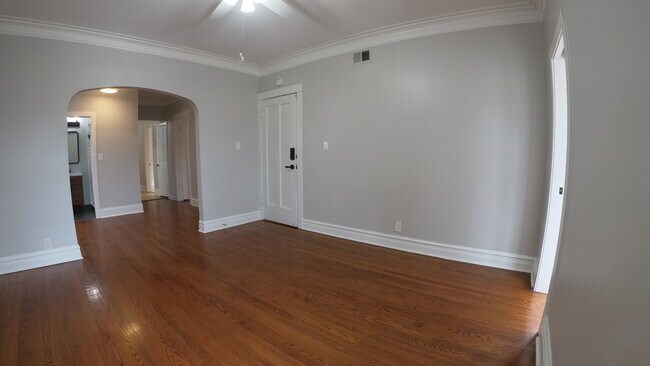 Building Photo - 4303 N Sawyer Ave