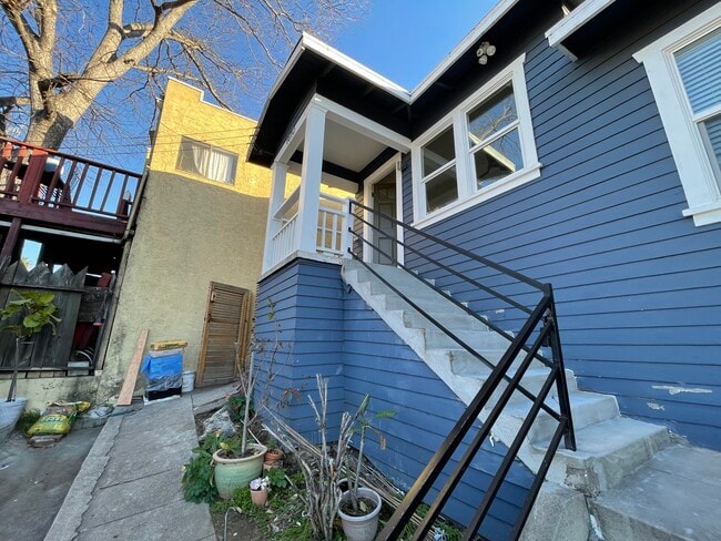 Building Photo - 1810 Montana St