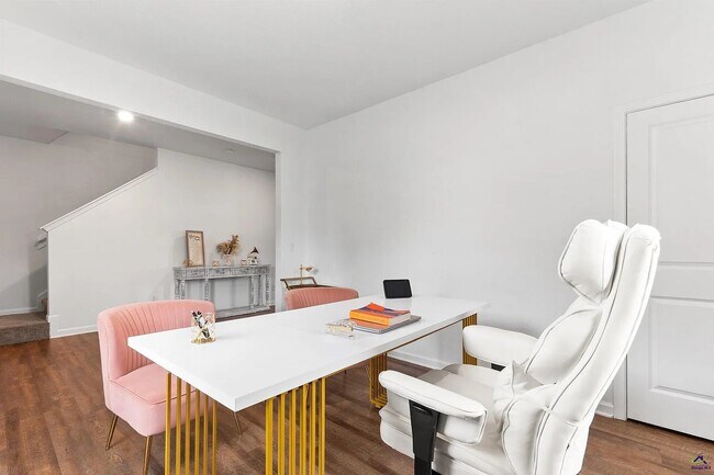 Foto del edificio - 3335 Bridgewood Dr