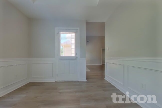 Building Photo - 104 Logan Creek Ct