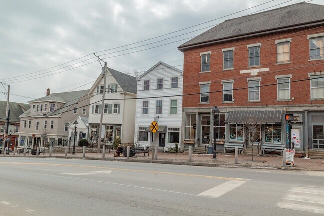 Building Photo - 72 Main St